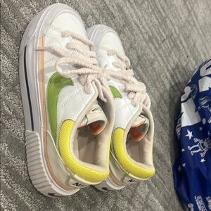 Like new White and neon Nike Sneakers size 7